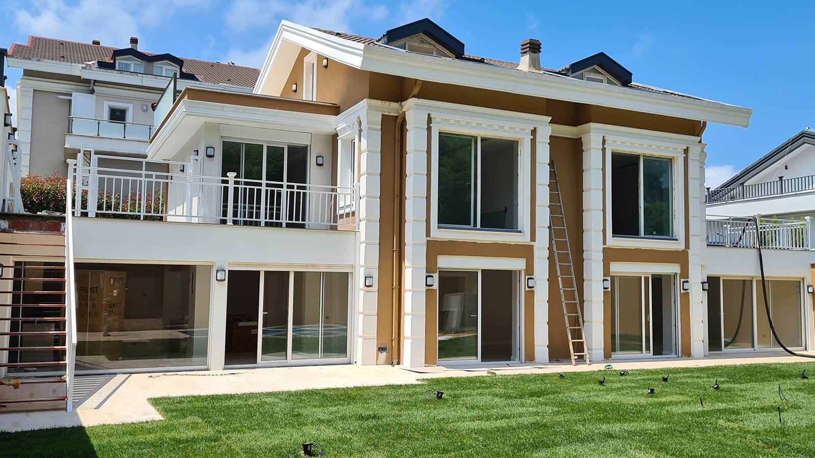 Construction HTML Template